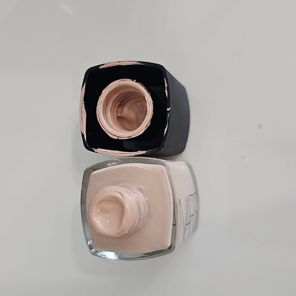 NARS Sheer GLOW Foundation - Picture 2 of 3